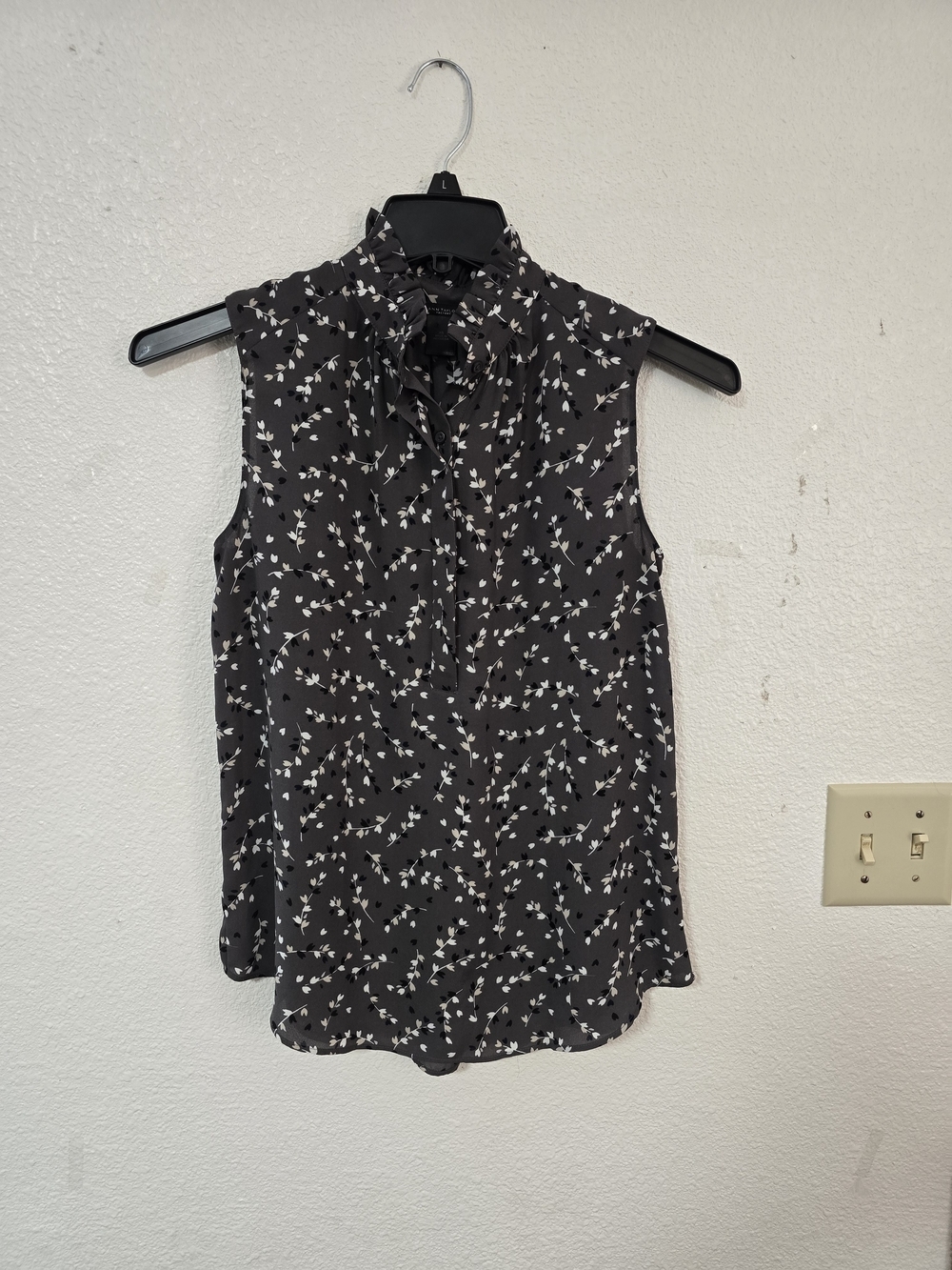 Ann Taylor Factory Black Sleeveless Ruffle-Neck Floral Camisole